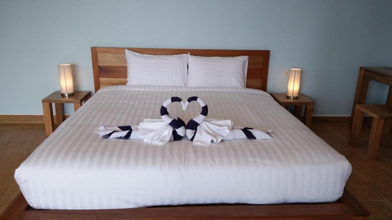 Le Grand Bleu Hotel Wok Tum Bagian luar foto
